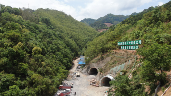 師宗至丘北高速公路建設協(xié)調(diào)領導小組召開項目征地協(xié)調(diào)工作現(xiàn)場推進會782.png